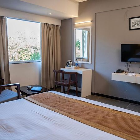 Hotel Dwarawata Dharwad Ngoại thất bức ảnh
