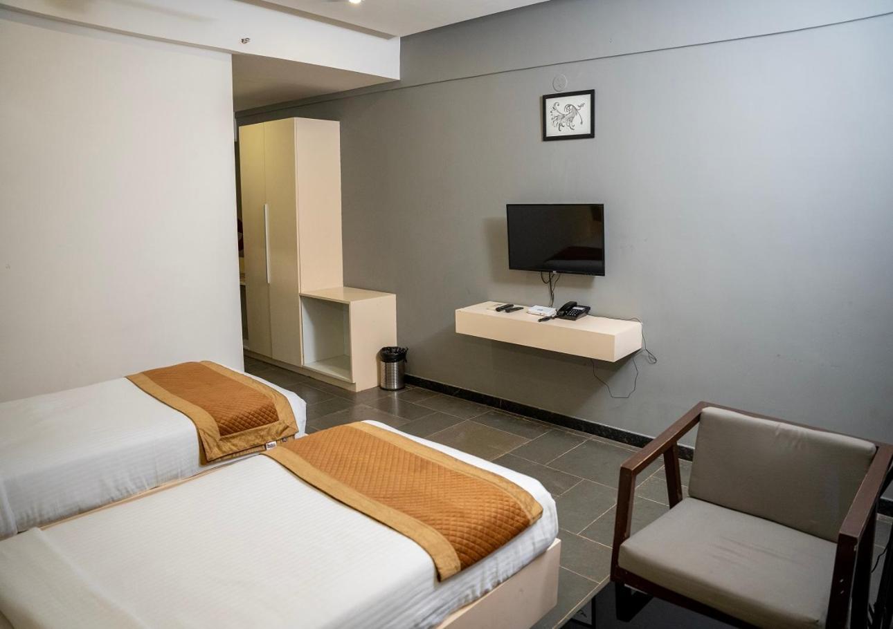 Hotel Dwarawata Dharwad Ngoại thất bức ảnh