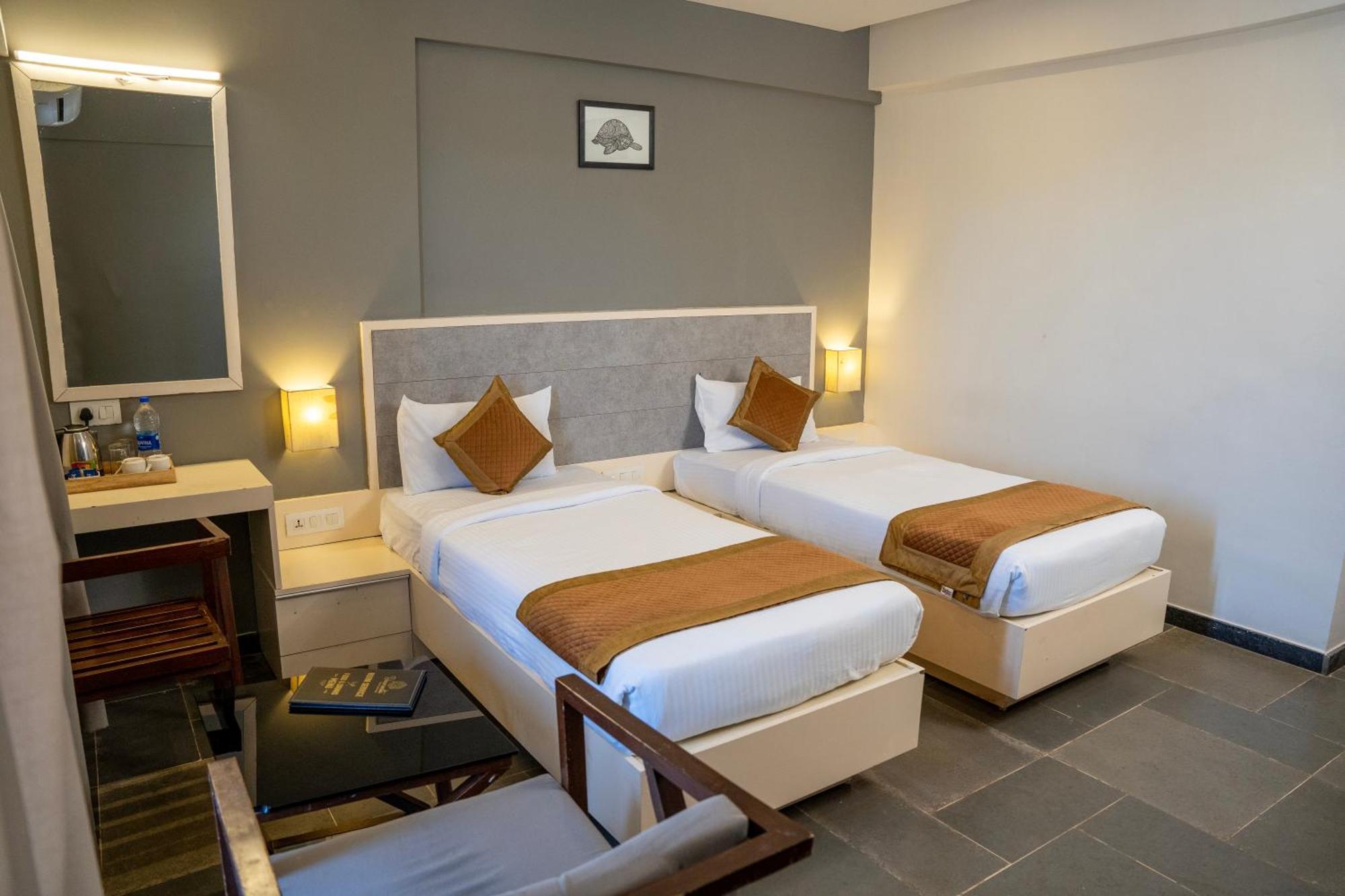 Hotel Dwarawata Dharwad Ngoại thất bức ảnh