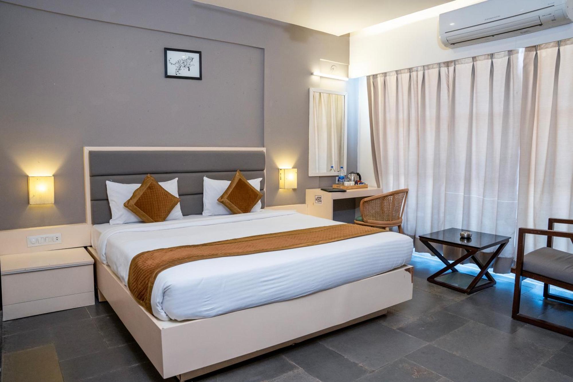 Hotel Dwarawata Dharwad Ngoại thất bức ảnh