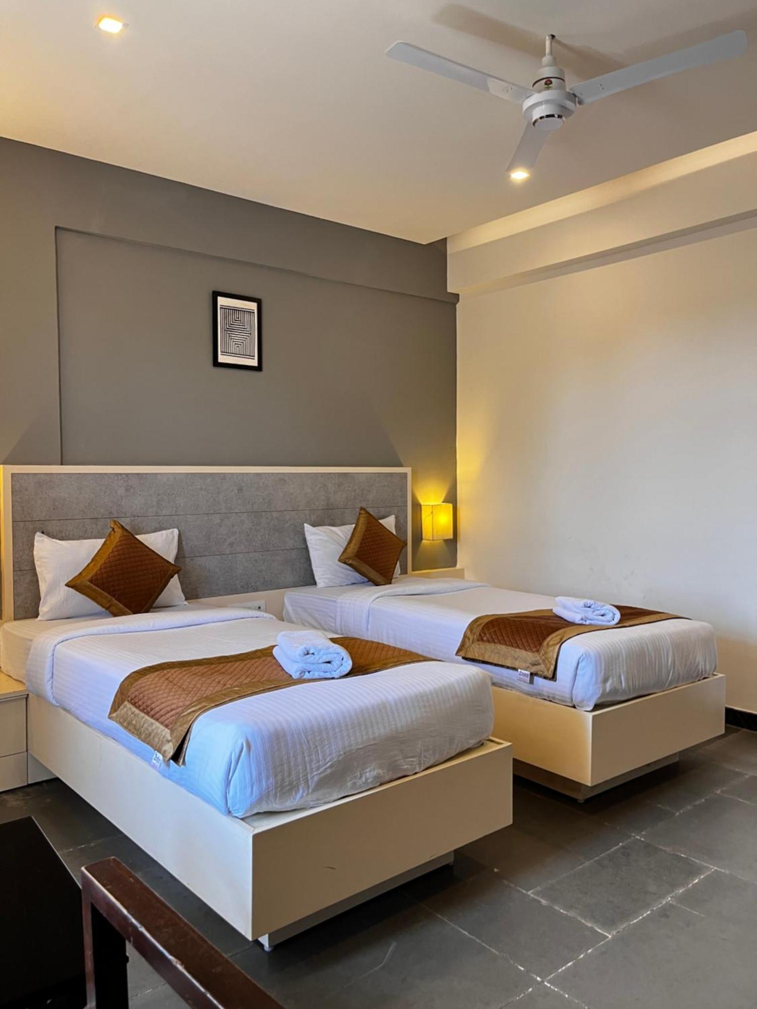 Hotel Dwarawata Dharwad Ngoại thất bức ảnh