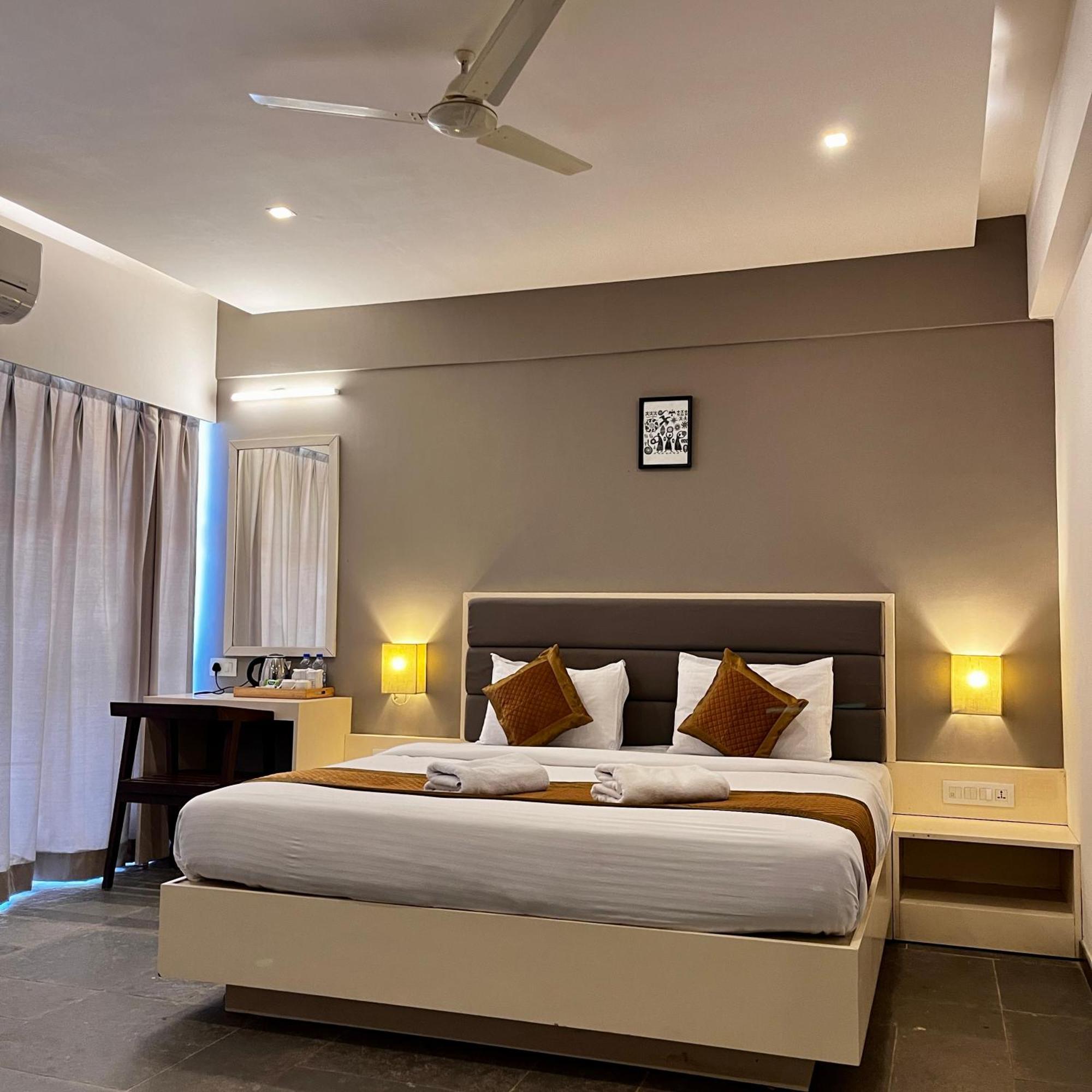 Hotel Dwarawata Dharwad Ngoại thất bức ảnh