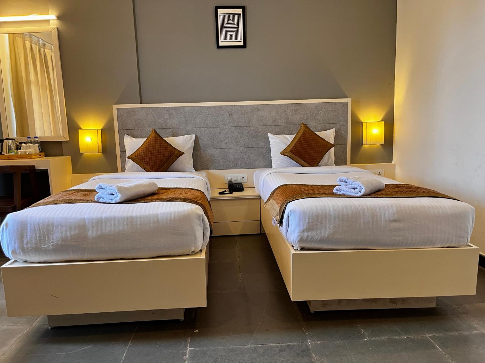 Hotel Dwarawata Dharwad Ngoại thất bức ảnh