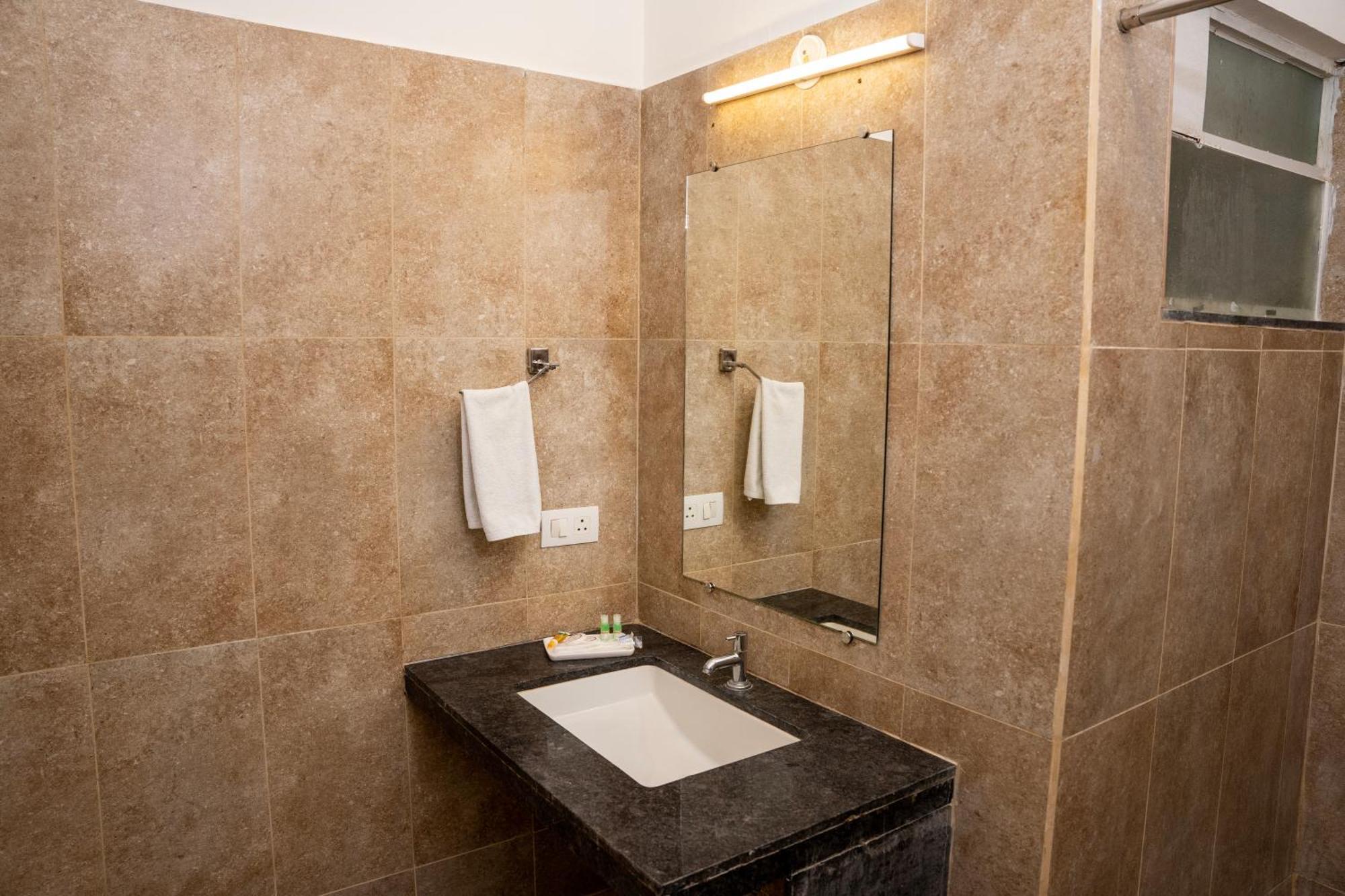 Hotel Dwarawata Dharwad Ngoại thất bức ảnh