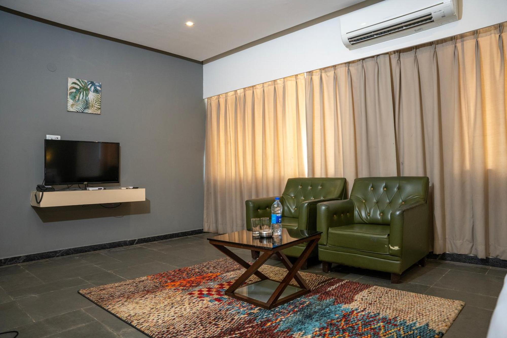 Hotel Dwarawata Dharwad Ngoại thất bức ảnh