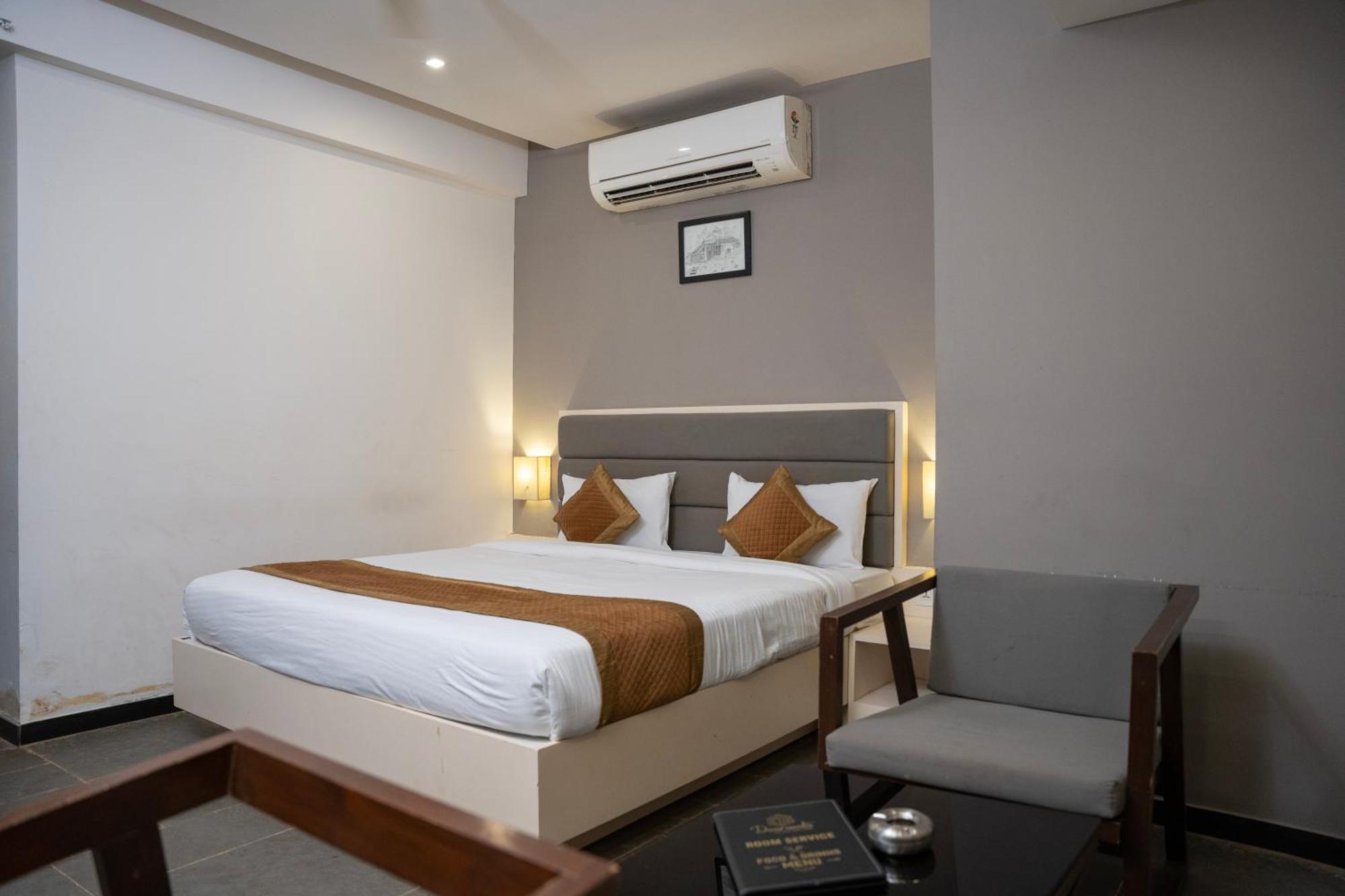 Hotel Dwarawata Dharwad Ngoại thất bức ảnh