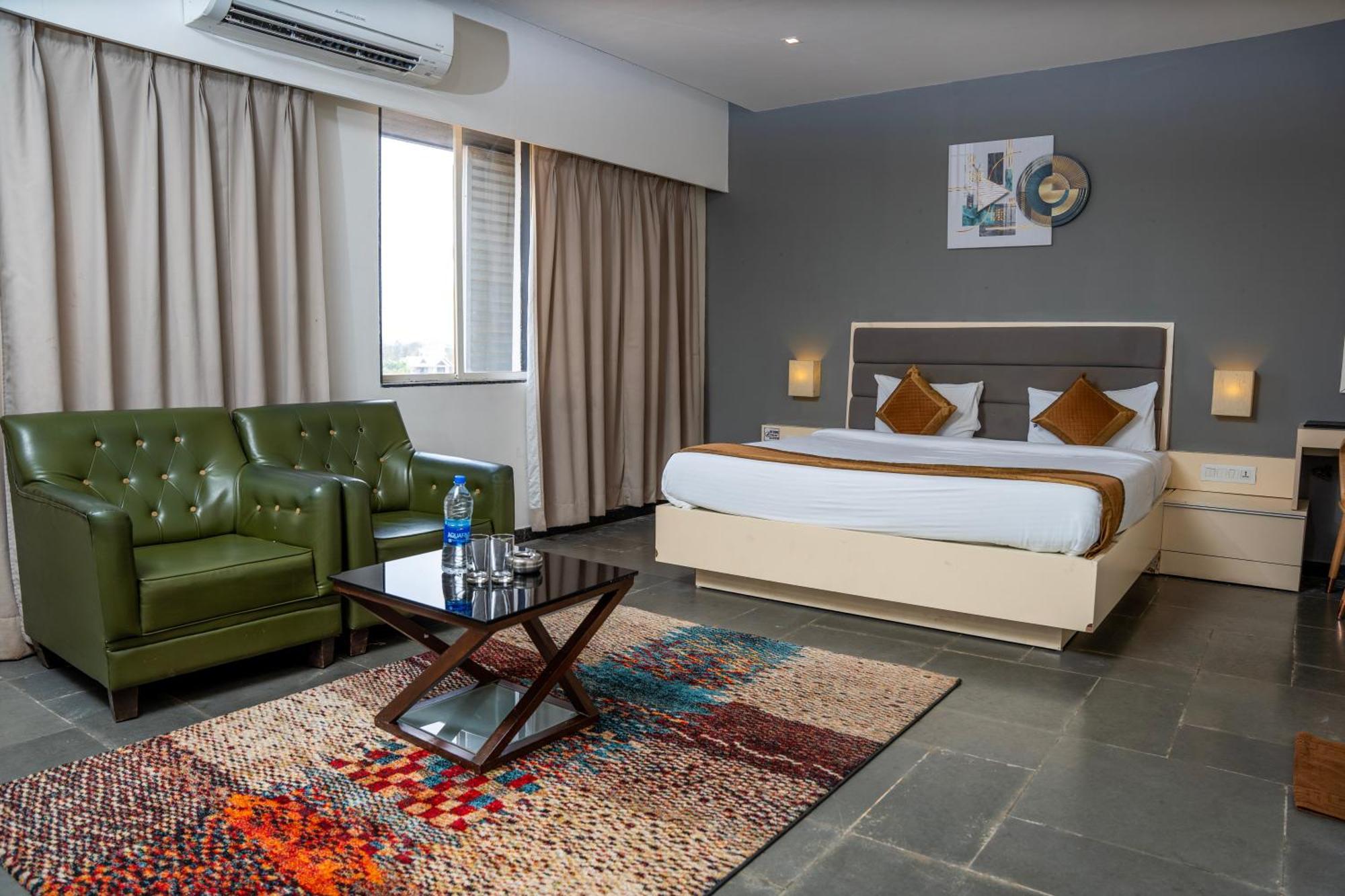 Hotel Dwarawata Dharwad Ngoại thất bức ảnh