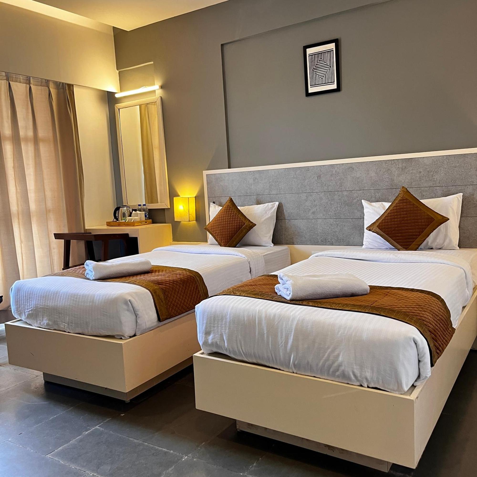 Hotel Dwarawata Dharwad Ngoại thất bức ảnh