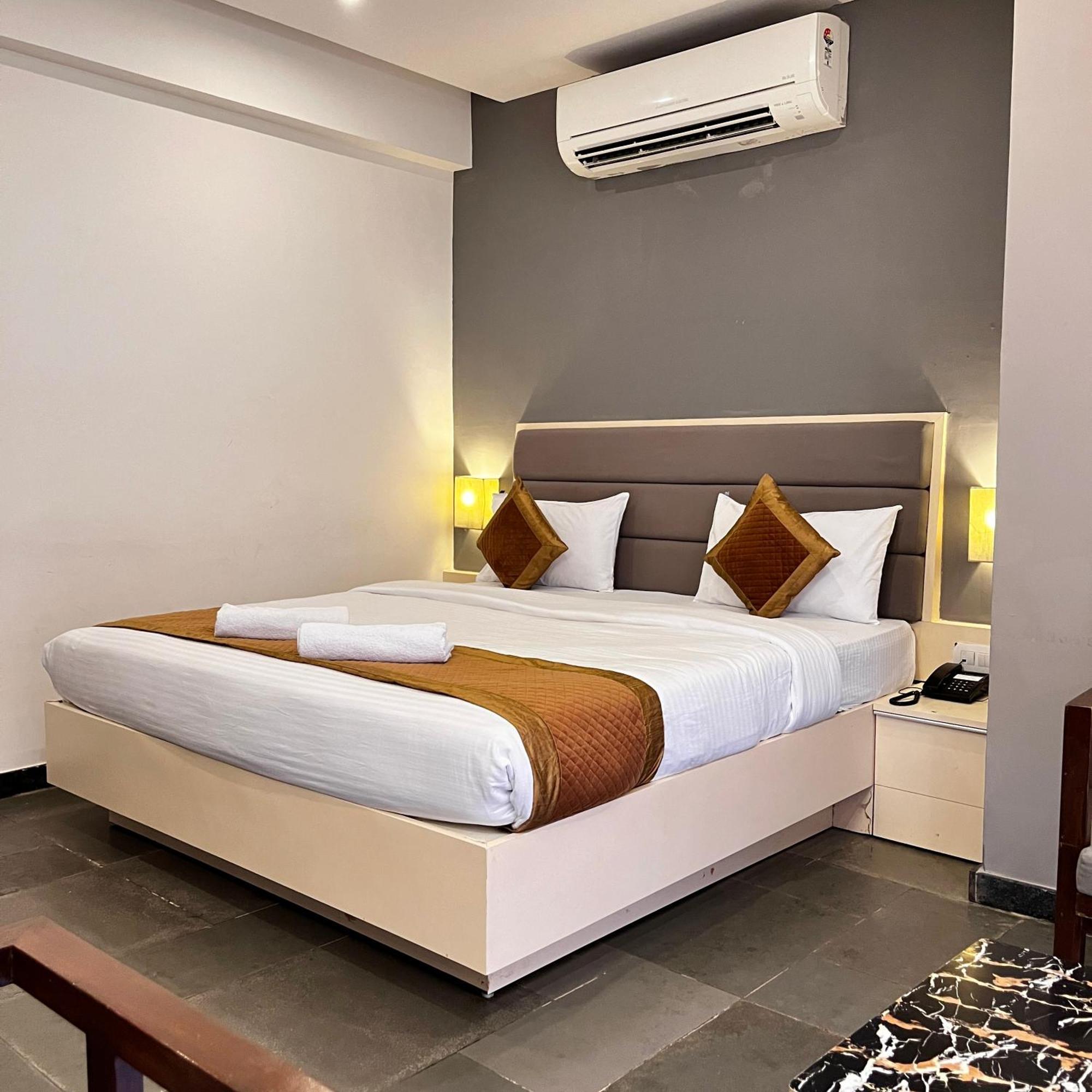 Hotel Dwarawata Dharwad Ngoại thất bức ảnh